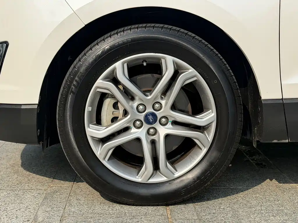 Ford Edge — миниатюра 6