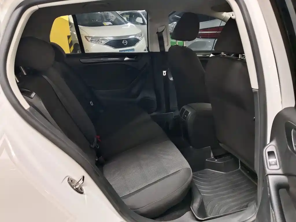 Volkswagen Golf — миниатюра 10