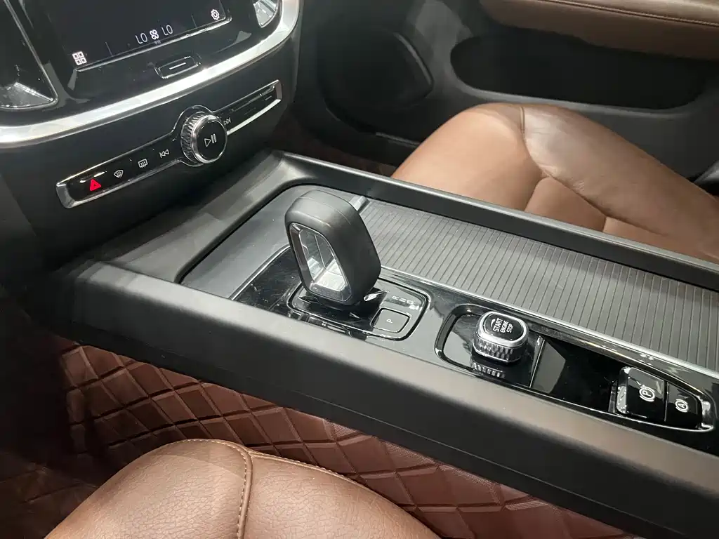 Volvo S60 2023 B4 Luxury