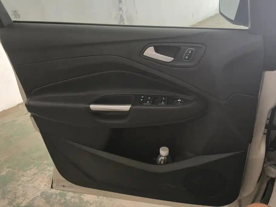 Ford Kuga — миниатюра 7