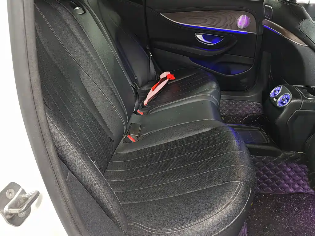 Mercedes-Benz E-Class — миниатюра 11