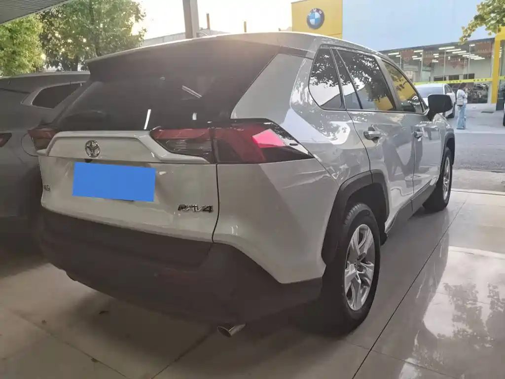 Toyota RAV4 — миниатюра 7