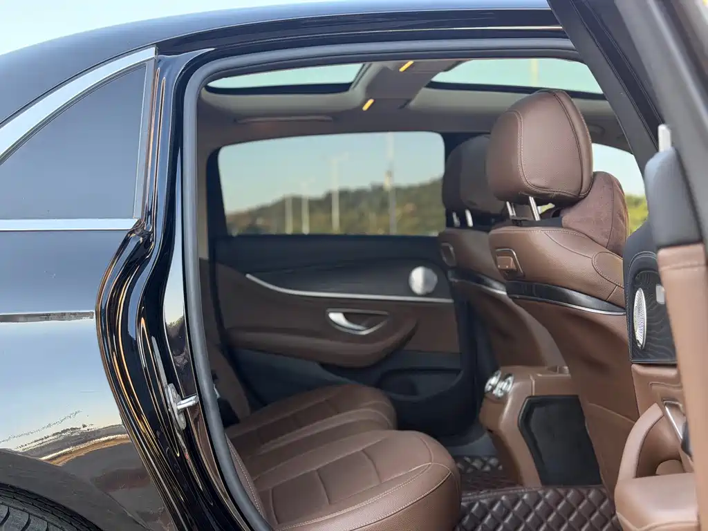 Mercedes-Benz E-Class — миниатюра 11