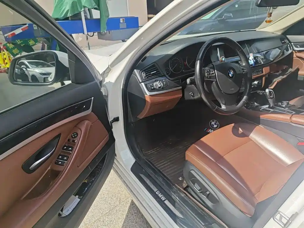 BMW 5 Series — миниатюра 12