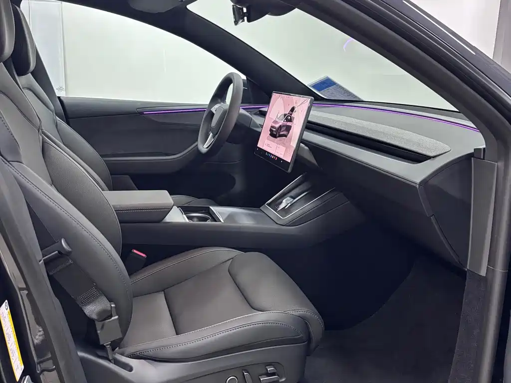 Tesla Model Y L — миниатюра 4