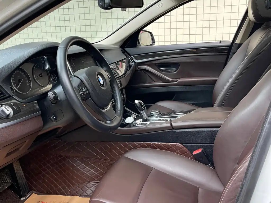 BMW 5 Series — миниатюра 4