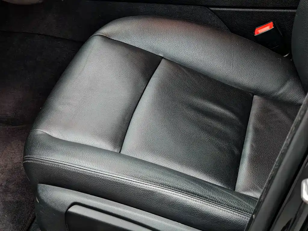 BMW 5 Series — миниатюра 8