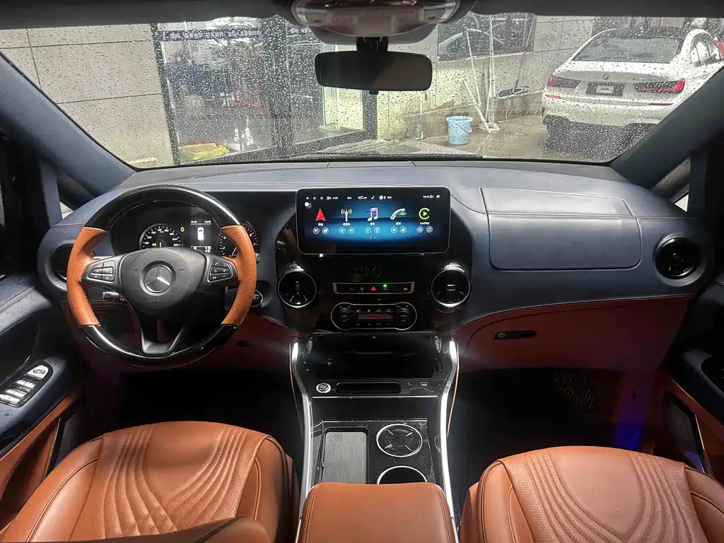 Mercedes-Benz Vito 2023 2.0T Elite 7 мест