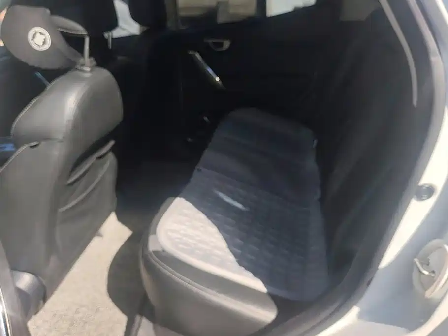 BAIC EX3 — миниатюра 11