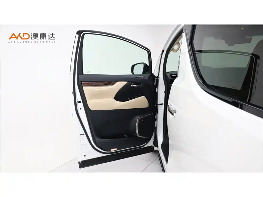 Toyota Alphard — миниатюра 11
