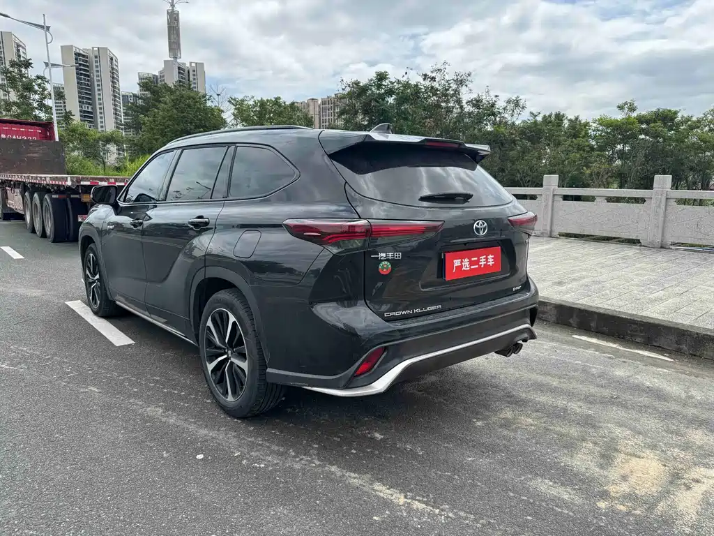 Toyota Crown Kluger — миниатюра 6