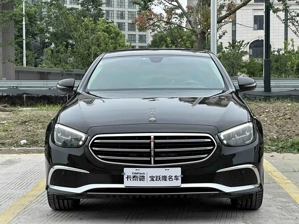Mercedes-Benz E-Class — миниатюра 2