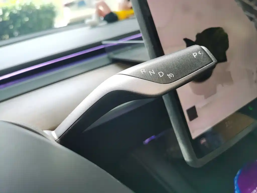 Tesla Model 3 — миниатюра 7