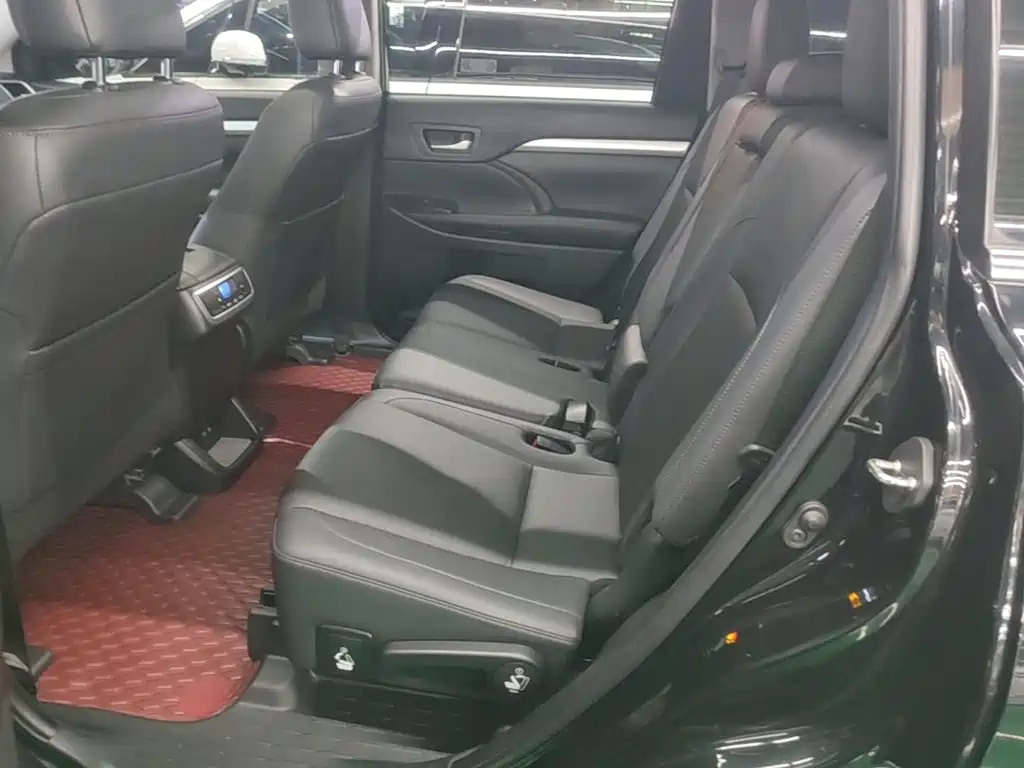 Toyota Highlander — миниатюра 17