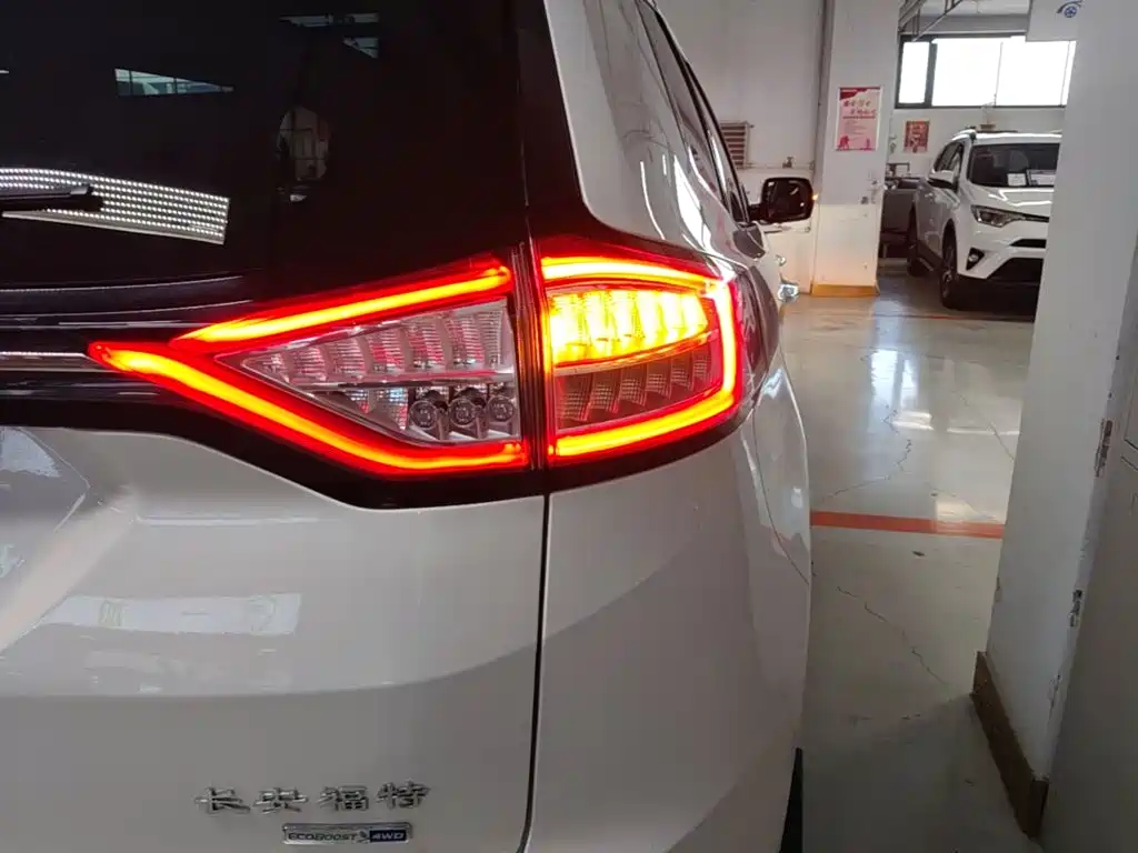Ford Edge — миниатюра 8