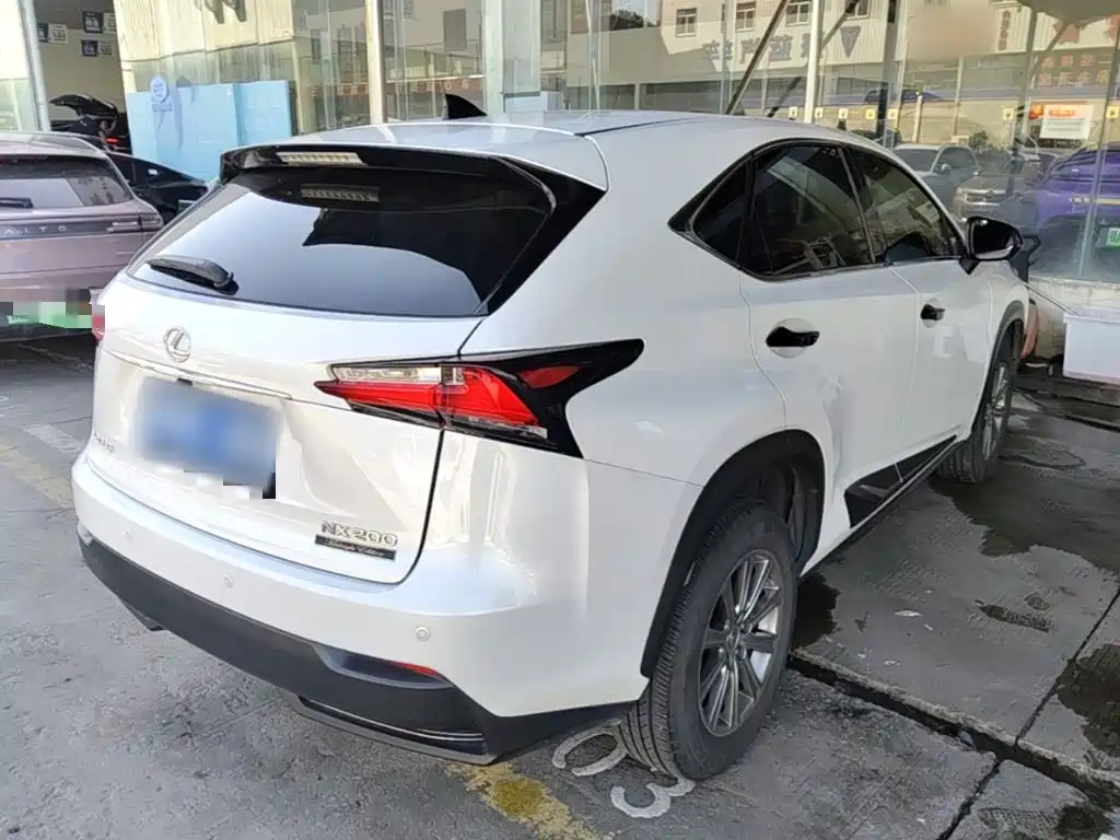 Lexus NX — миниатюра 7