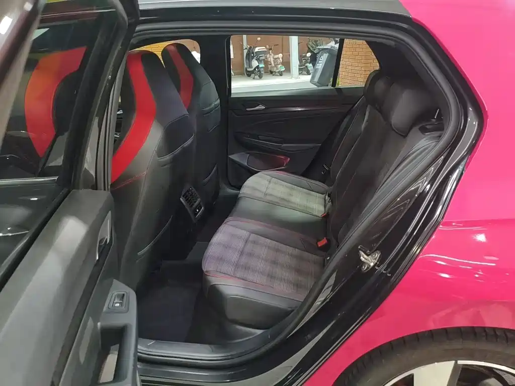 Volkswagen Golf GTI — миниатюра 11