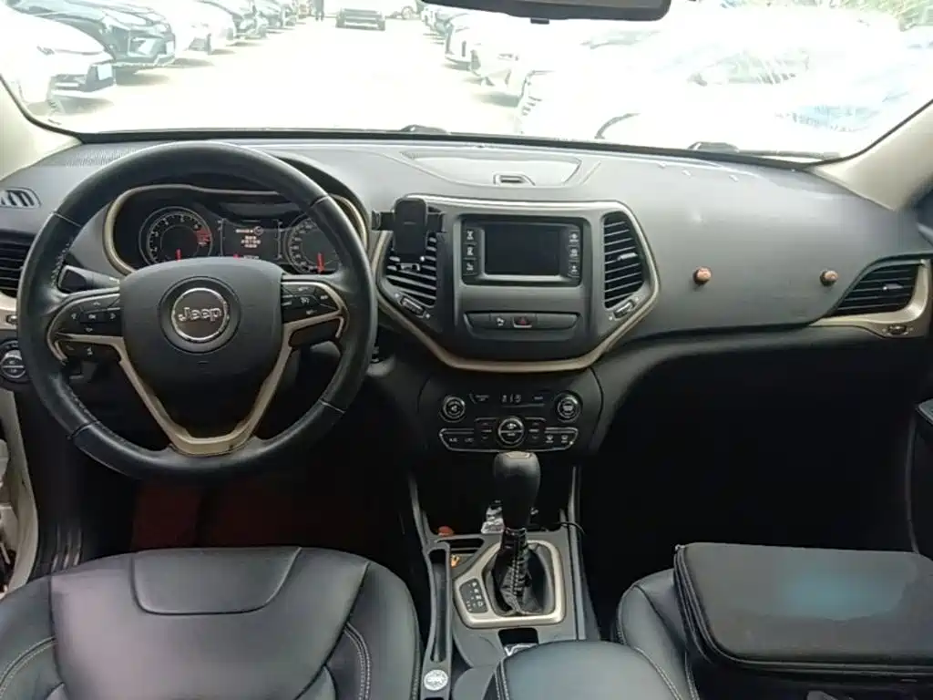 Jeep Cherokee — миниатюра 14