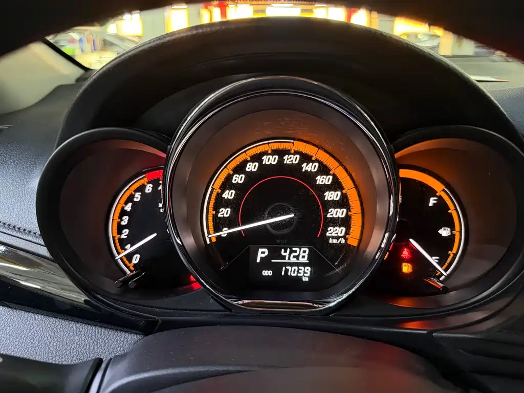 Toyota Yaris L — миниатюра 3