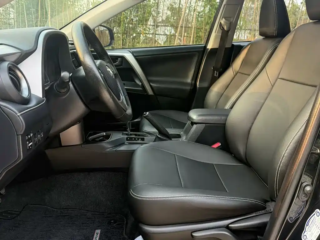 Toyota RAV4 — миниатюра 5