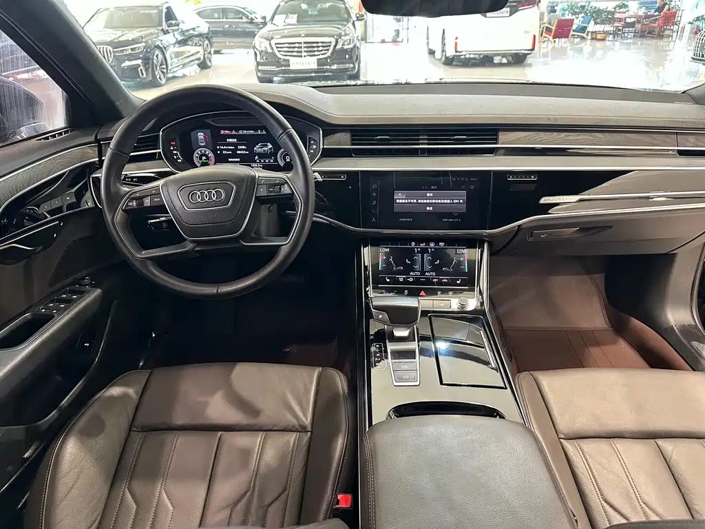 AUDI A8