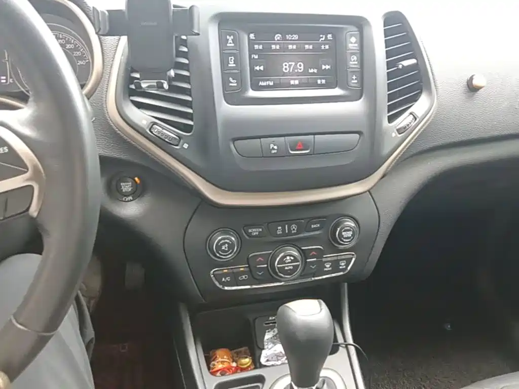 Jeep Cherokee — миниатюра 18