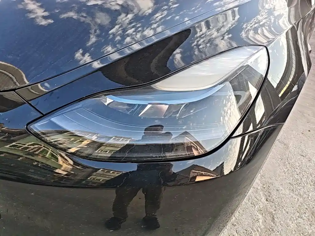 Tesla Model Y — миниатюра 24