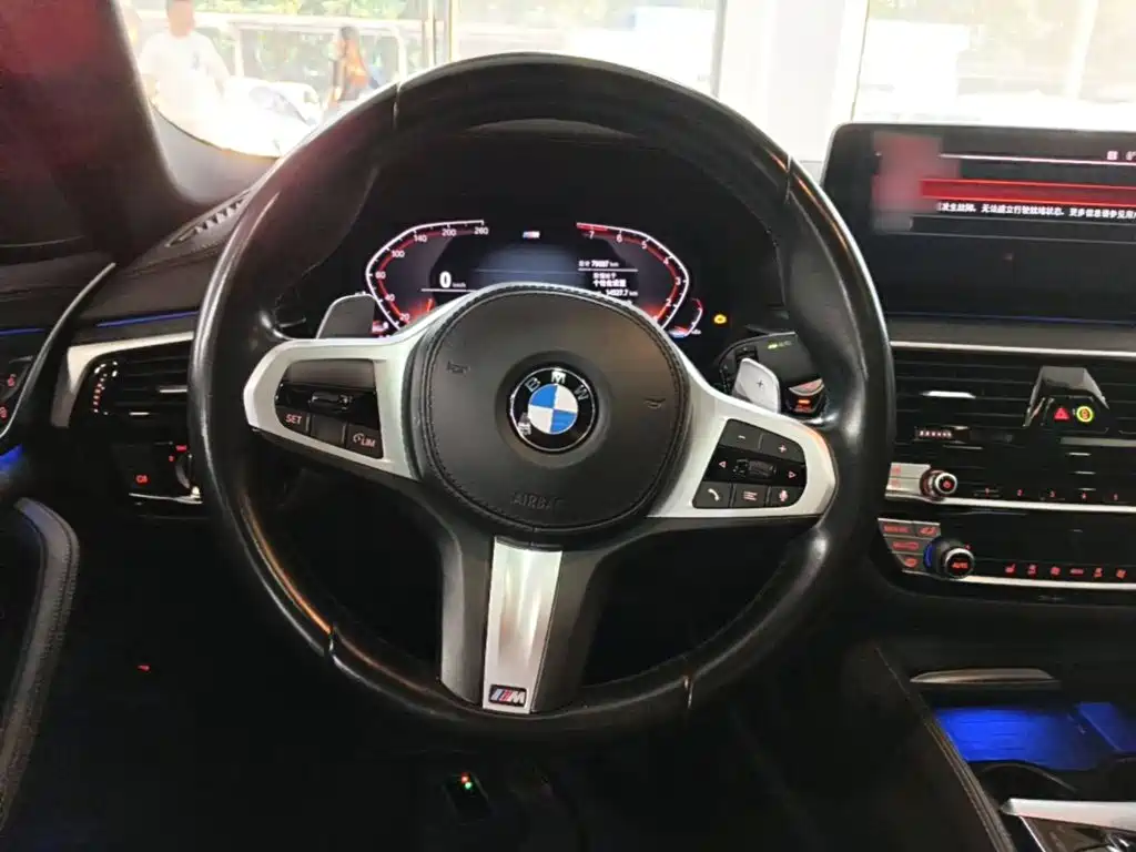 BMW 5 Series — миниатюра 11