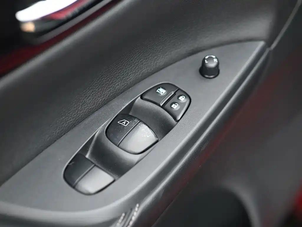 Nissan Tiida — миниатюра 13