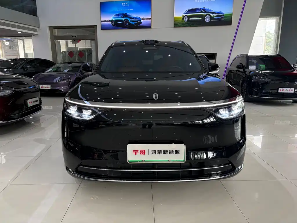Aito M8 2025 Max+ 53.4kWh 6 мест (192 ）