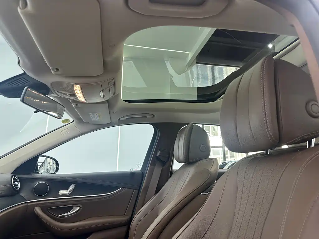 Mercedes-Benz E-Class — миниатюра 12
