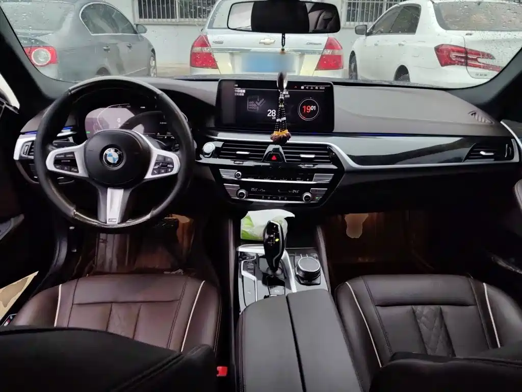 BMW 5 Series — миниатюра 10