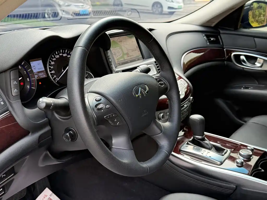 Infiniti Q70 — миниатюра 7