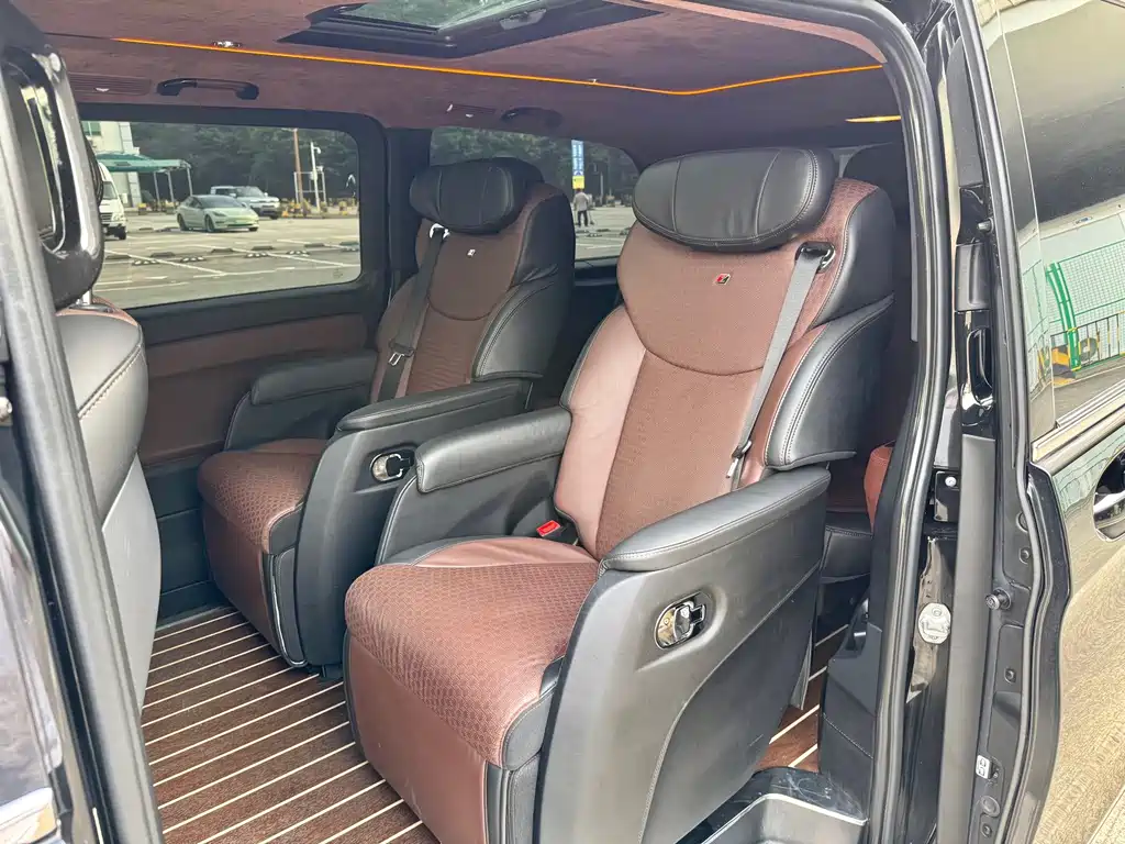Mercedes-Benz V-Class (Import) — миниатюра 11
