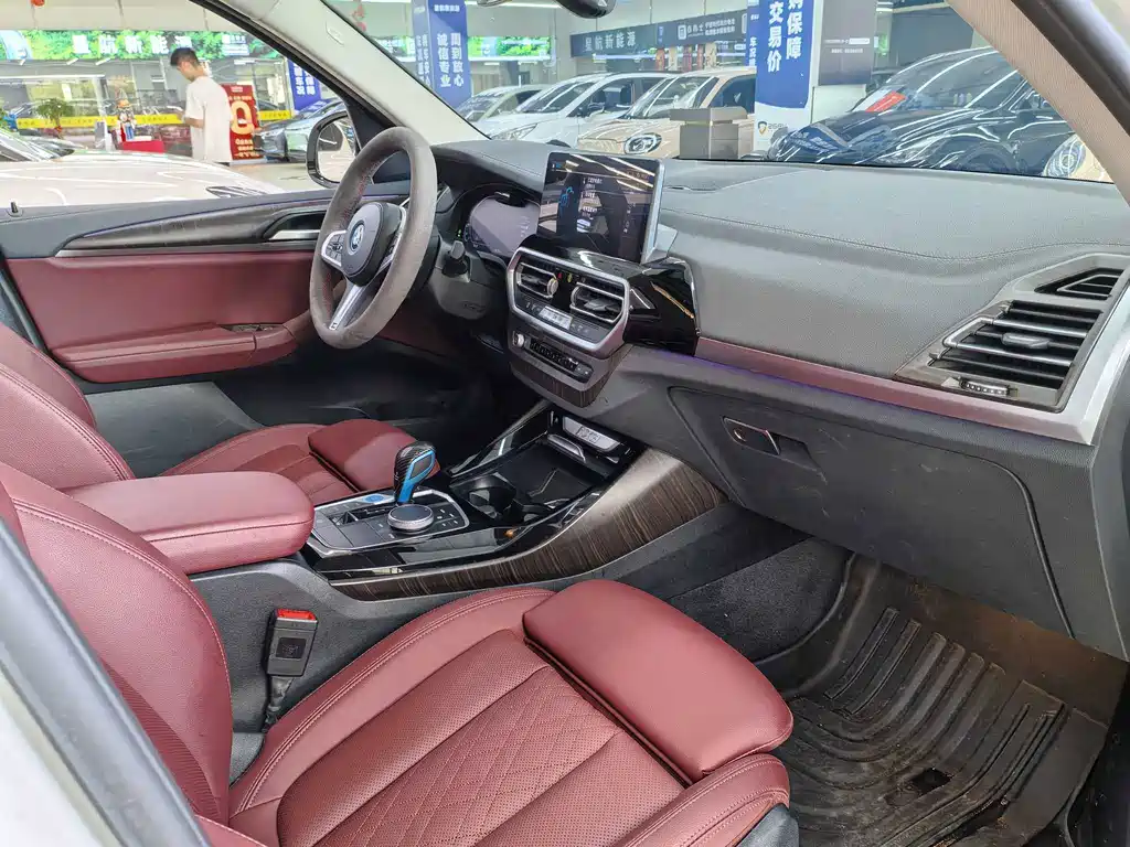 BMW iX3 — миниатюра 14