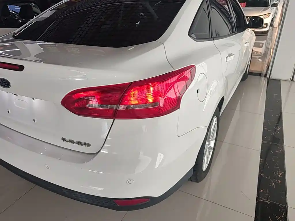 Ford Focus — миниатюра 8