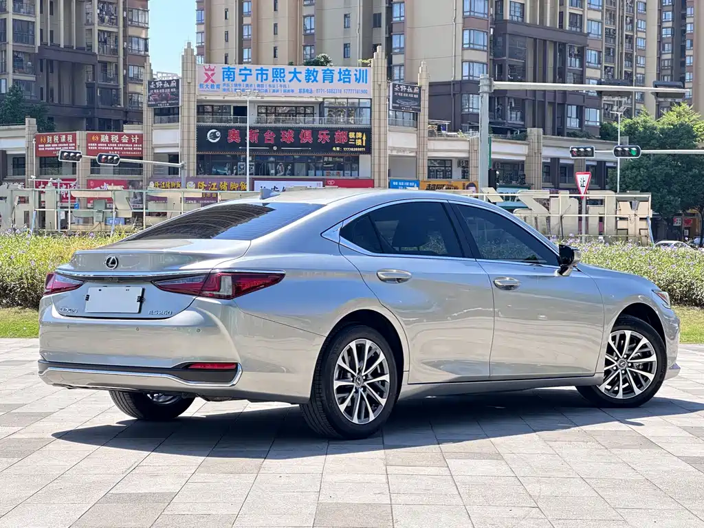 Lexus ES — миниатюра 5