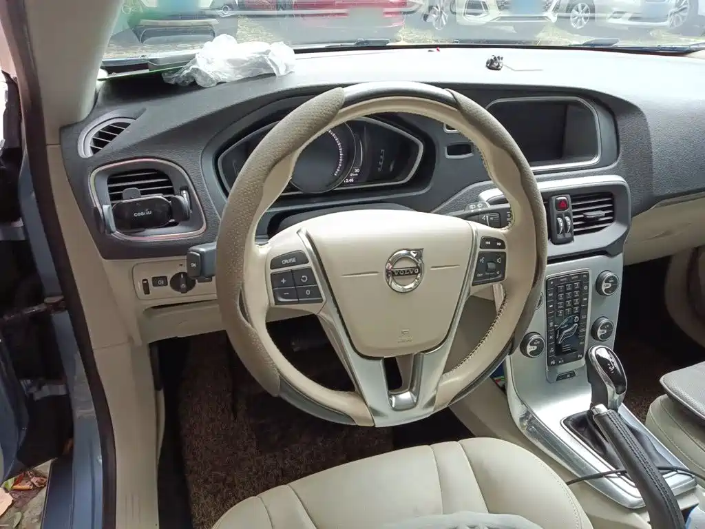 Volvo V40 — миниатюра 6