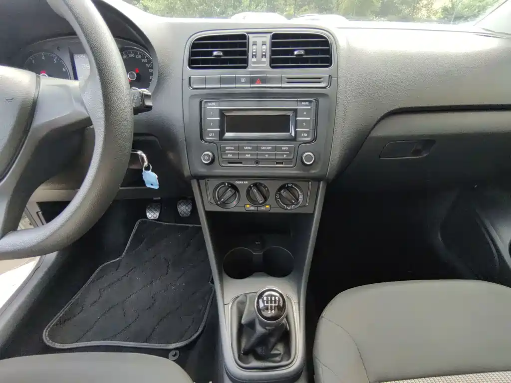 Volkswagen Polo — миниатюра 12