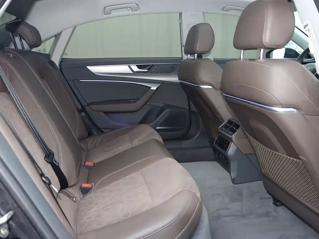 Audi A7L — миниатюра 18