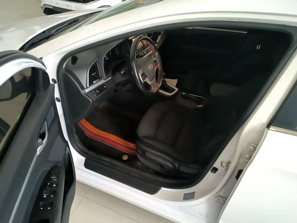 Hyundai Elantra — миниатюра 16