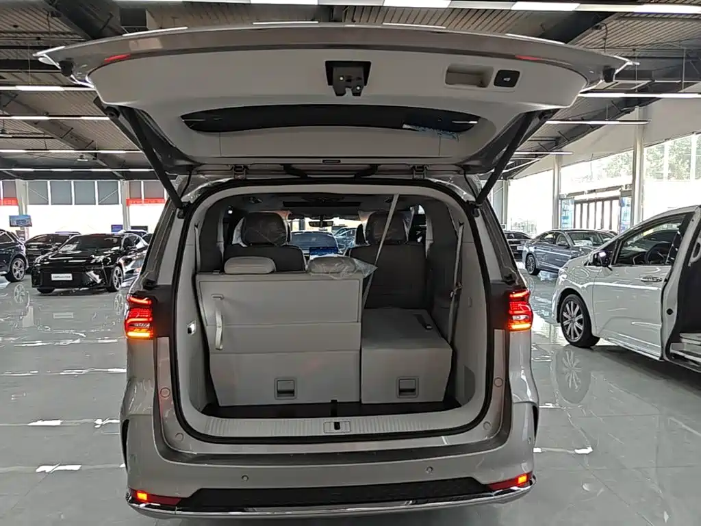 Roewe iMAX8 New Energy — миниатюра 19