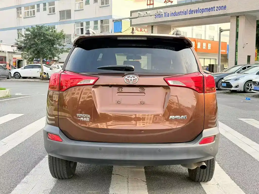 Toyota RAV4 — миниатюра 19