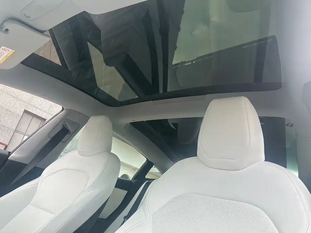 Tesla Model 3 — миниатюра 18
