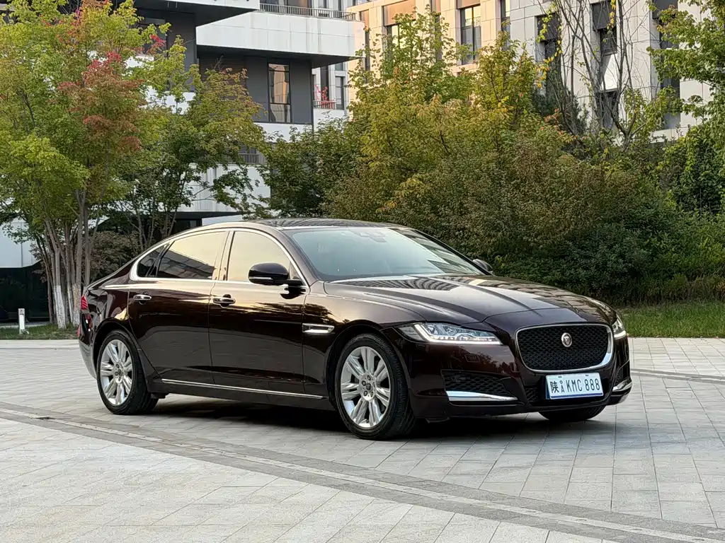 Jaguar XFL — миниатюра 3