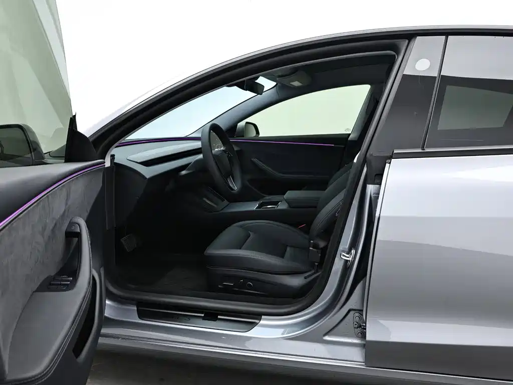 Tesla Model 3 — миниатюра 12