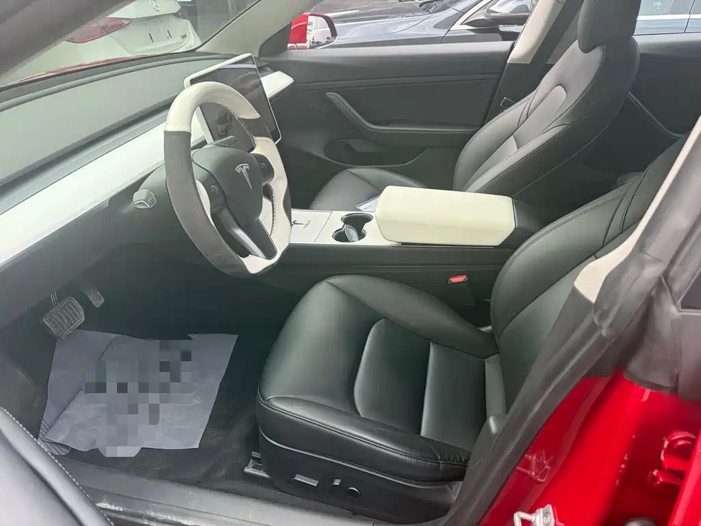 Tesla Model 3 — миниатюра 3