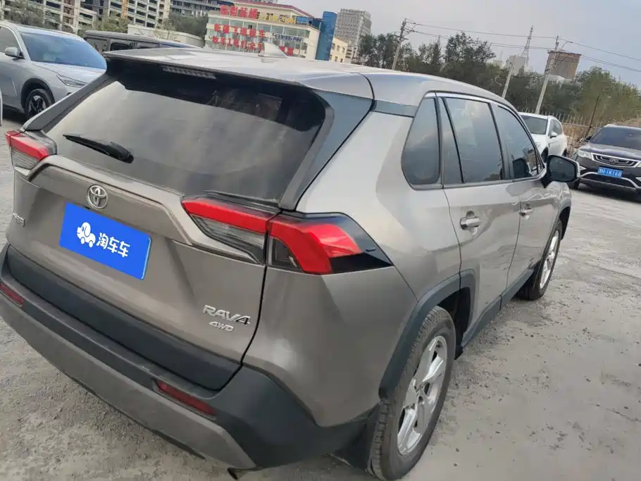Toyota RAV4 — миниатюра 3