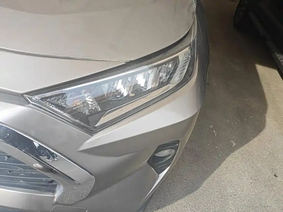 Toyota RAV4 — миниатюра 5