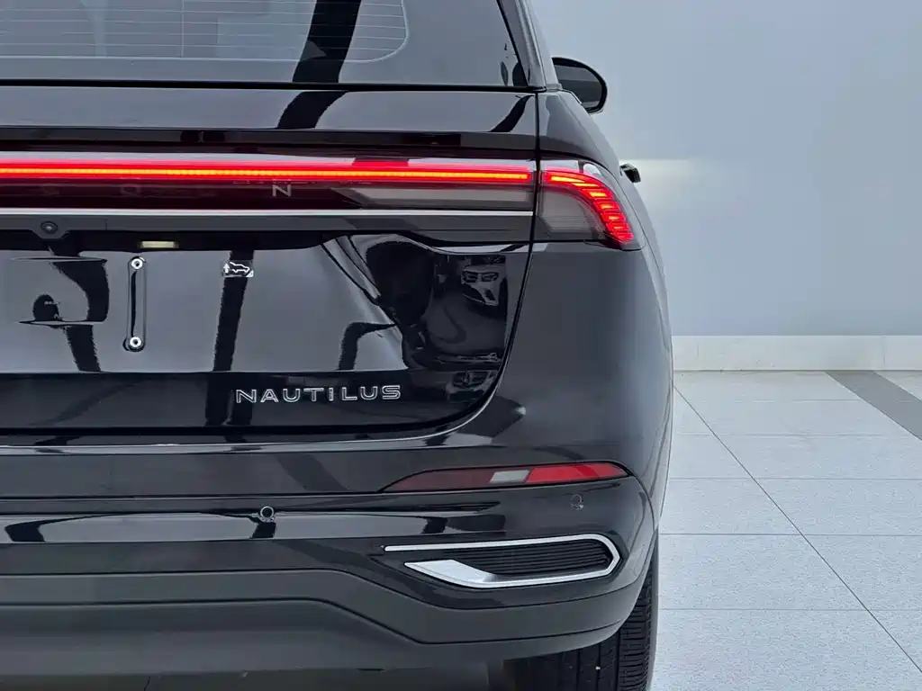 Lincoln Nautilus — миниатюра 2
